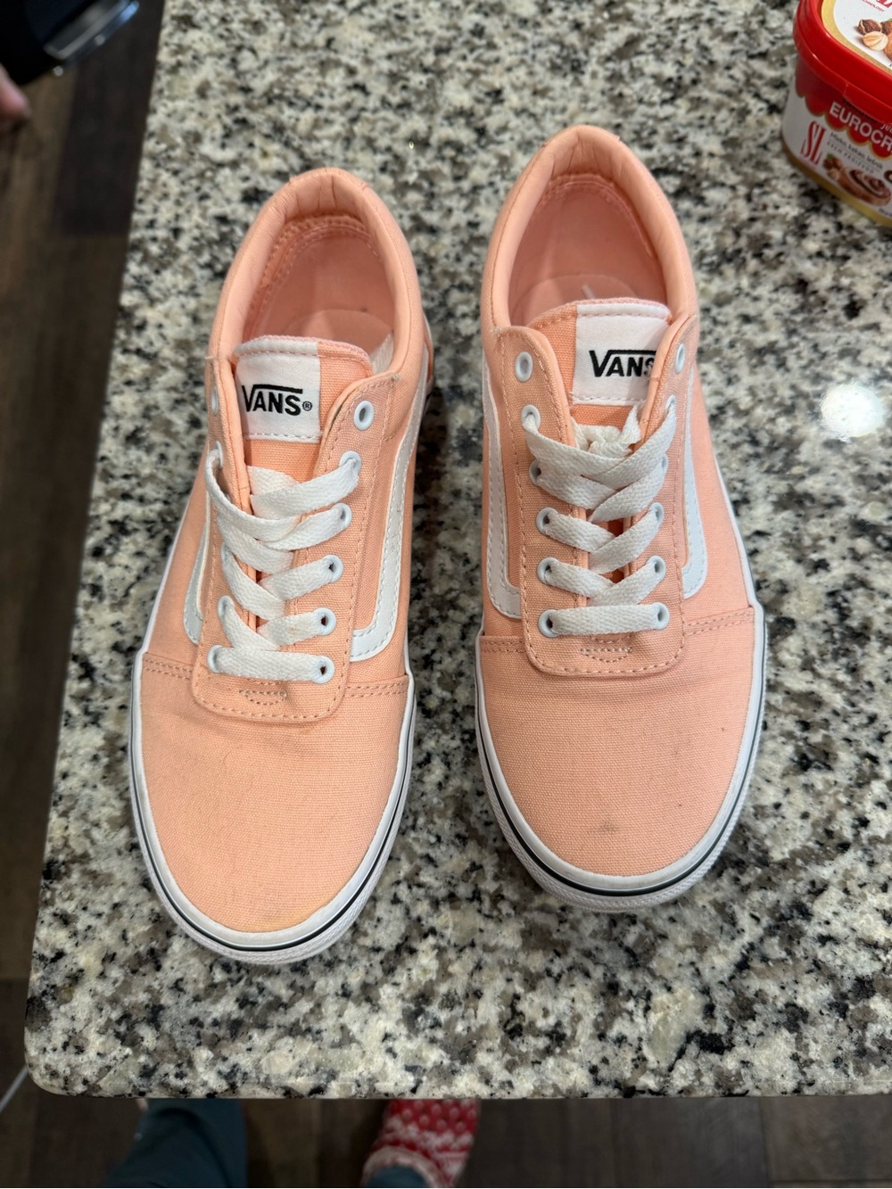 Vans Kids 3.5 Peach Canvas Low-Top Sneakers